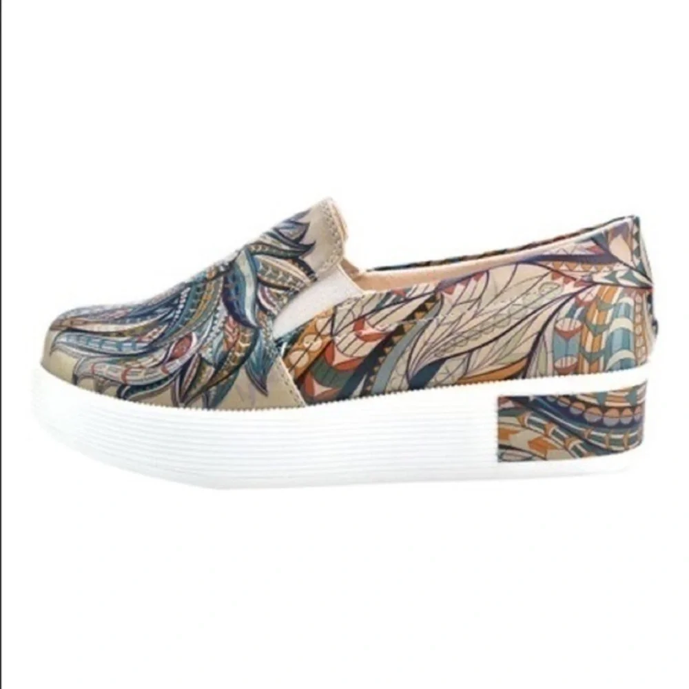GOBY Blue Feather Lion Slip-On Sneakers